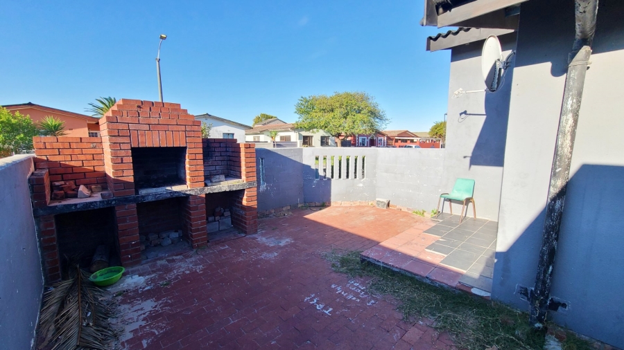 5 Bedroom Property for Sale in Kleinvlei Western Cape